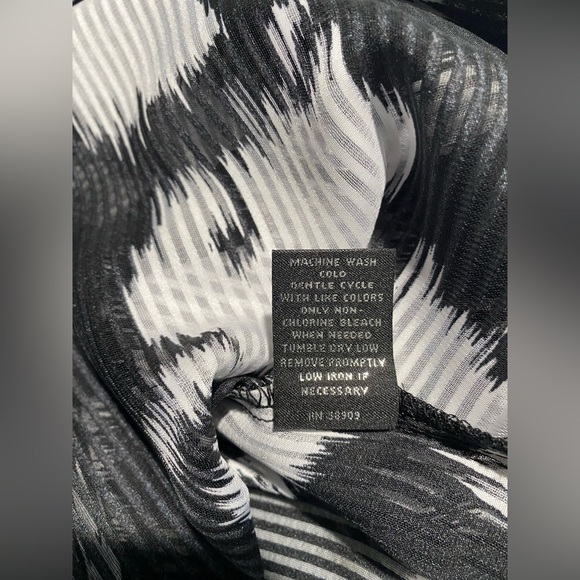 NEW Plus Size 2X Slim Factor Investments Ikat Floral Collar Button Front $99 - Picture 6 of 12